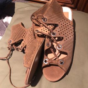 Dolce vita wedges with adjustable wide straps .